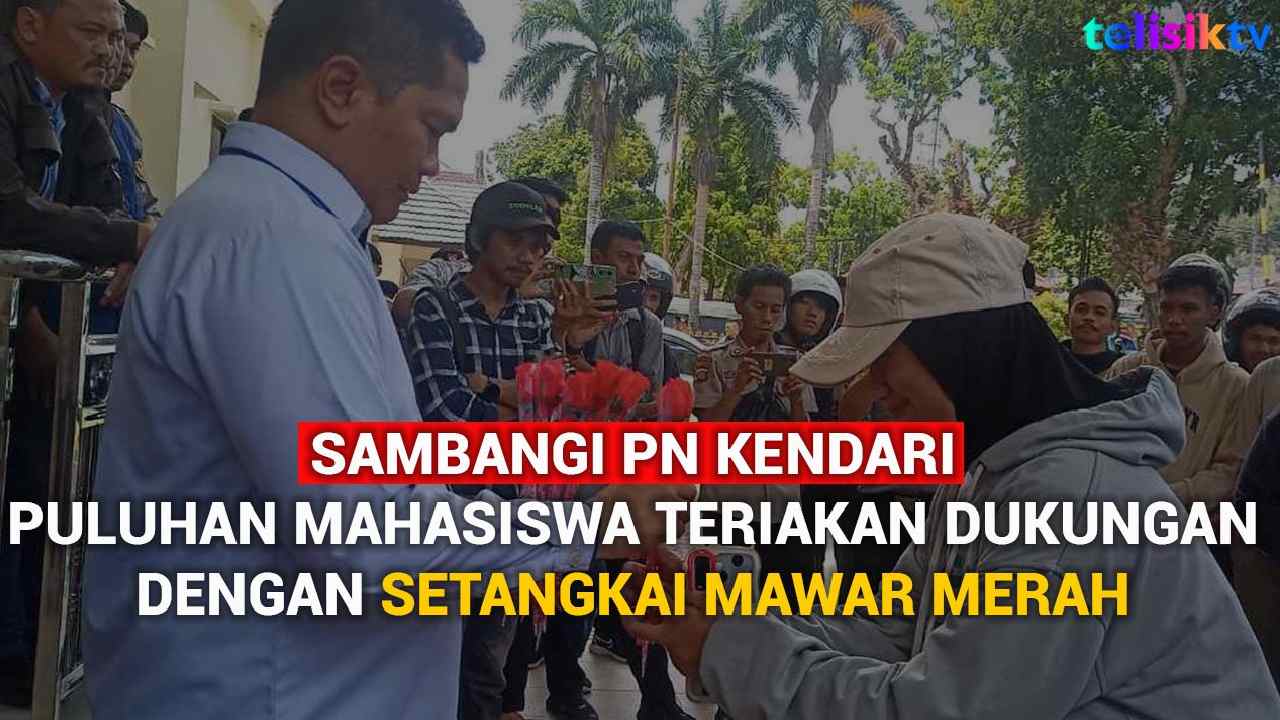 Video: Sambangi PN Kendari Puluhan Mahasiswa Teriakan Dukungan dengan Setangkai Mawar Merah