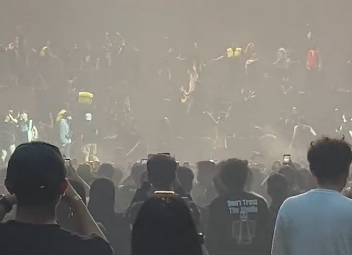 Viral, Konser Bring Me To Horizon Diberhentikan di Tengah Acara, Penonton Ricuh hingga Jarah Alat Musik di Panggung