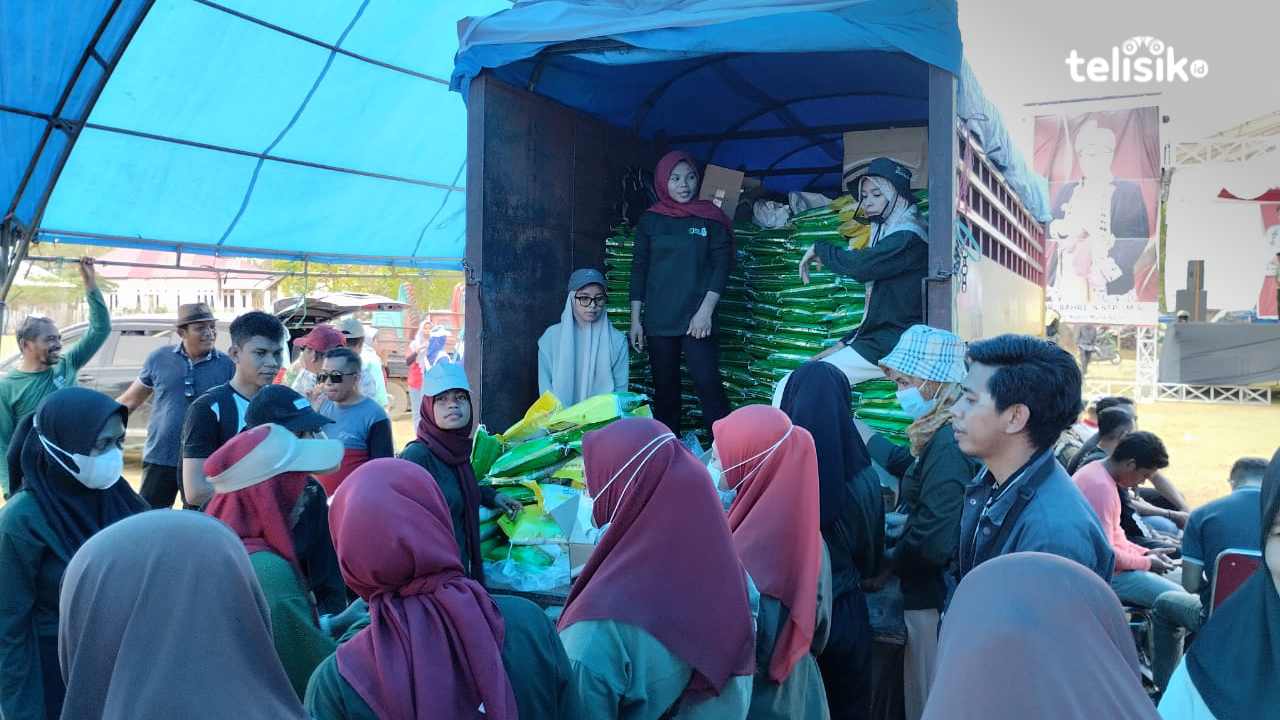 Warga Muna Barat Antusias Berburu Tiga Komoditi di Pasar Murah