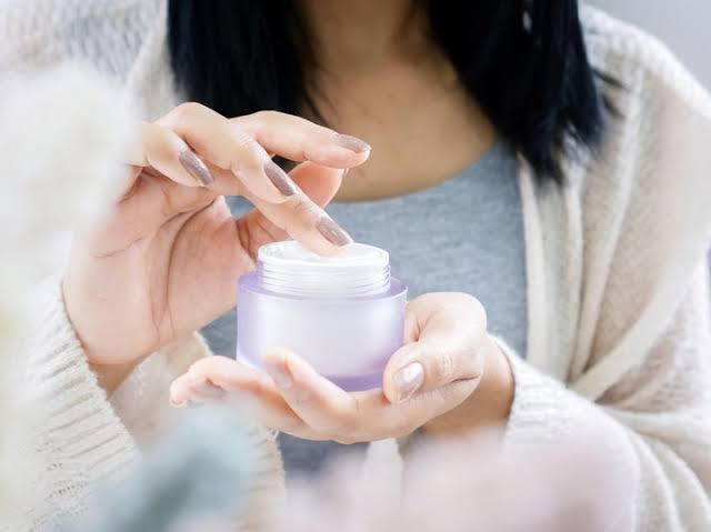 Ciri-Ciri Alat Kosmetik dan Skincare Mengandung Bahan Berbahaya