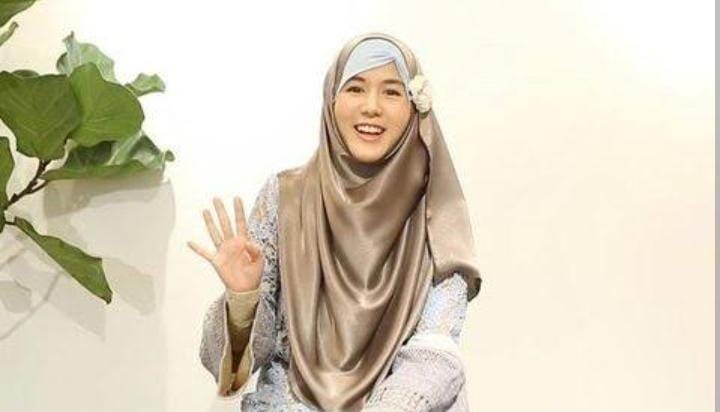 Hidup Glamor nan Mewah, Mantan Model Ini Putuskan Masuk Islam