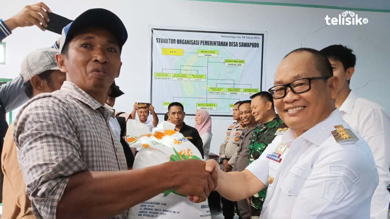 Kunker di Kecamatan Soropia, Pj Bupati Konawe Salurkan 14,96 Ton Beras