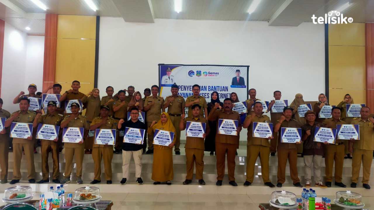 Pemda Kolaka Timur Salurkan 29 V-Sat untuk Perkuat Akses Internet