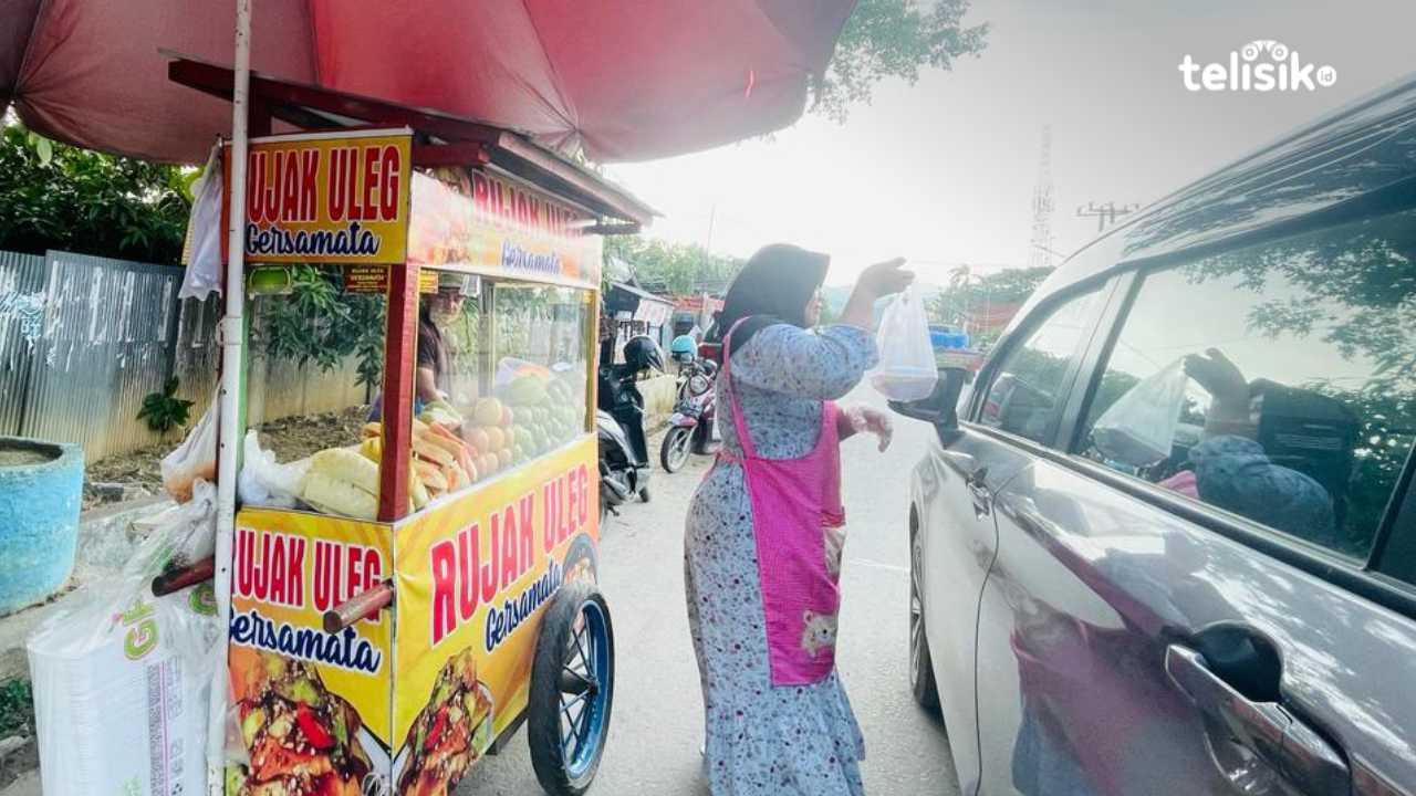 Bisnis Rujak, Pasutri Ini Bisa Jual Ratusan Porsi Per Hari