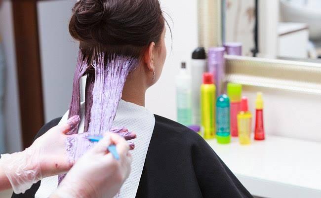 Kerap Jadi Trend, Ternyata Ini Efek Samping Mewarnai Rambut