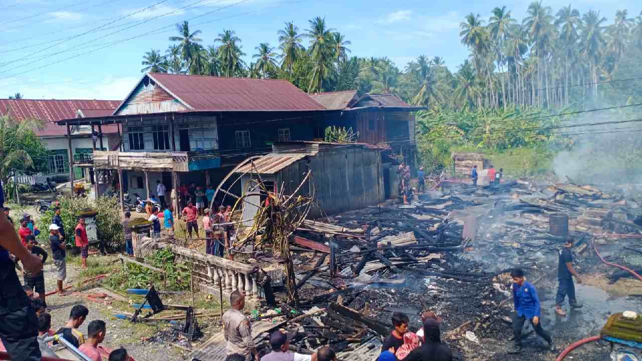 Lima Rumah di Kolaka Utara Ludes Dilahap si Jago Merah, Bermula dari Percikan Api Kosleting Listrik