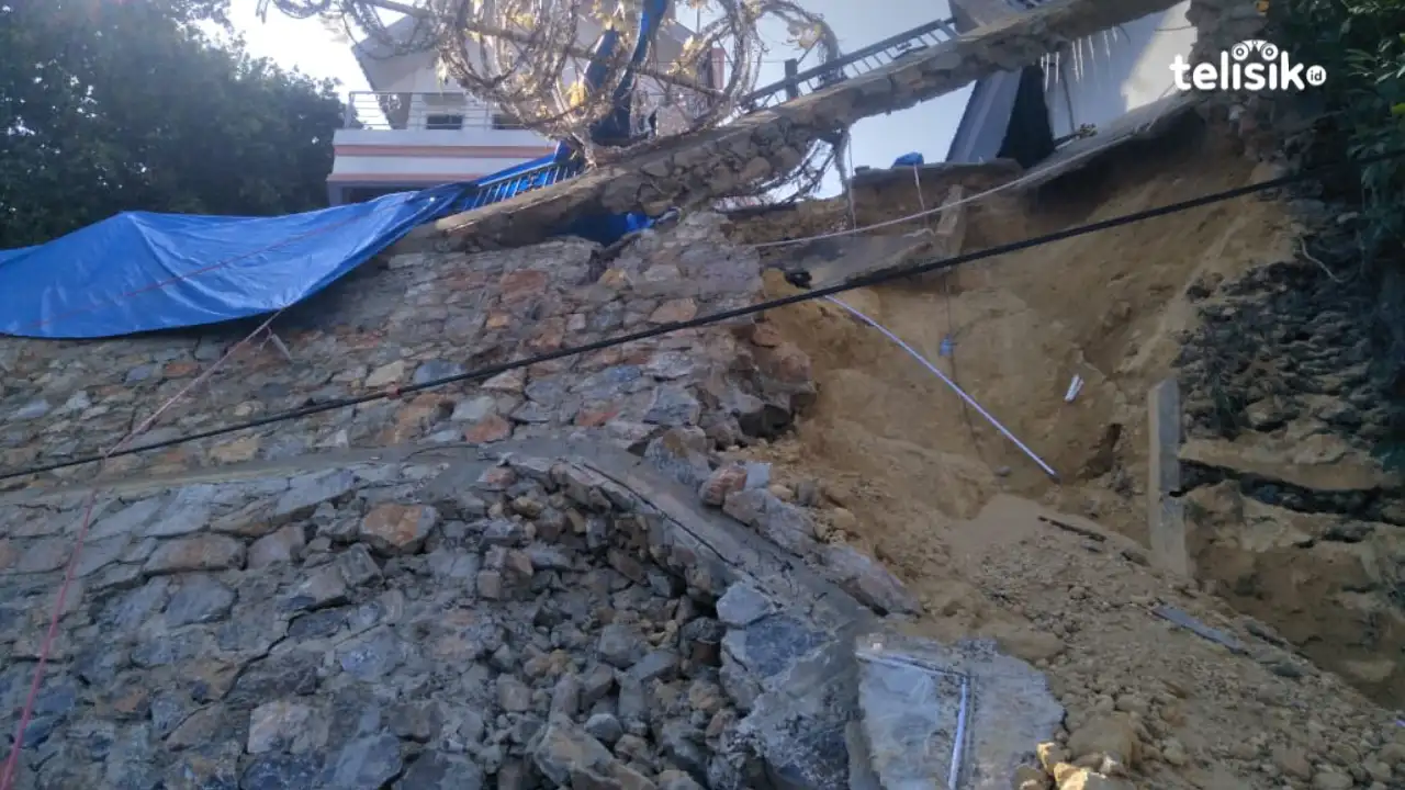 Tanggul Gereja di Kendari Roboh Diduga Akibat Pondasi Sudah Tua