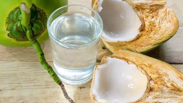 Selain Menyegarkan, Ini Manfaat Air Kelapa Muda untuk Kesehatan