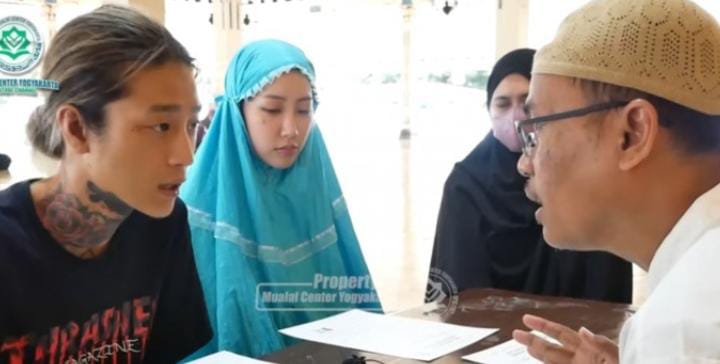 Stres Berat Karena Masalah, Pasangan Asal Korea Ini Urungkan Niat Bunuh Diri Usai Dapat Hidayah