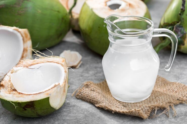 Berbuka Puasa dengan Air Kelapa Muda? Ini 7 Manfaatnya