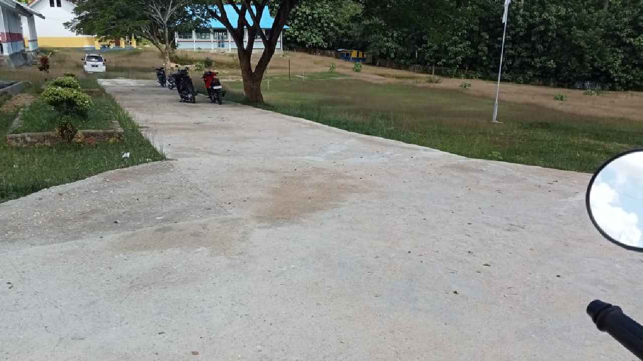 Pekerja Nunggak Biaya Bahan Material Rabat Beton Lorong di Muna Barat