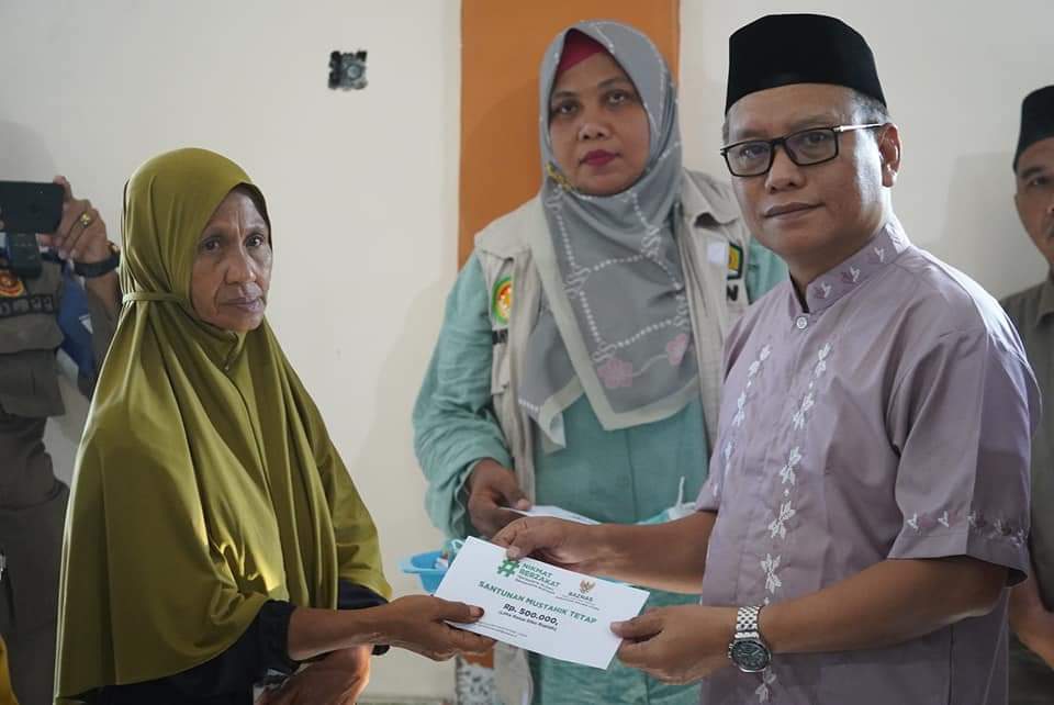 Pj Bupati Salurkan Zakat ASN untuk Ribuan Warga Miskin di Kolaka Utara