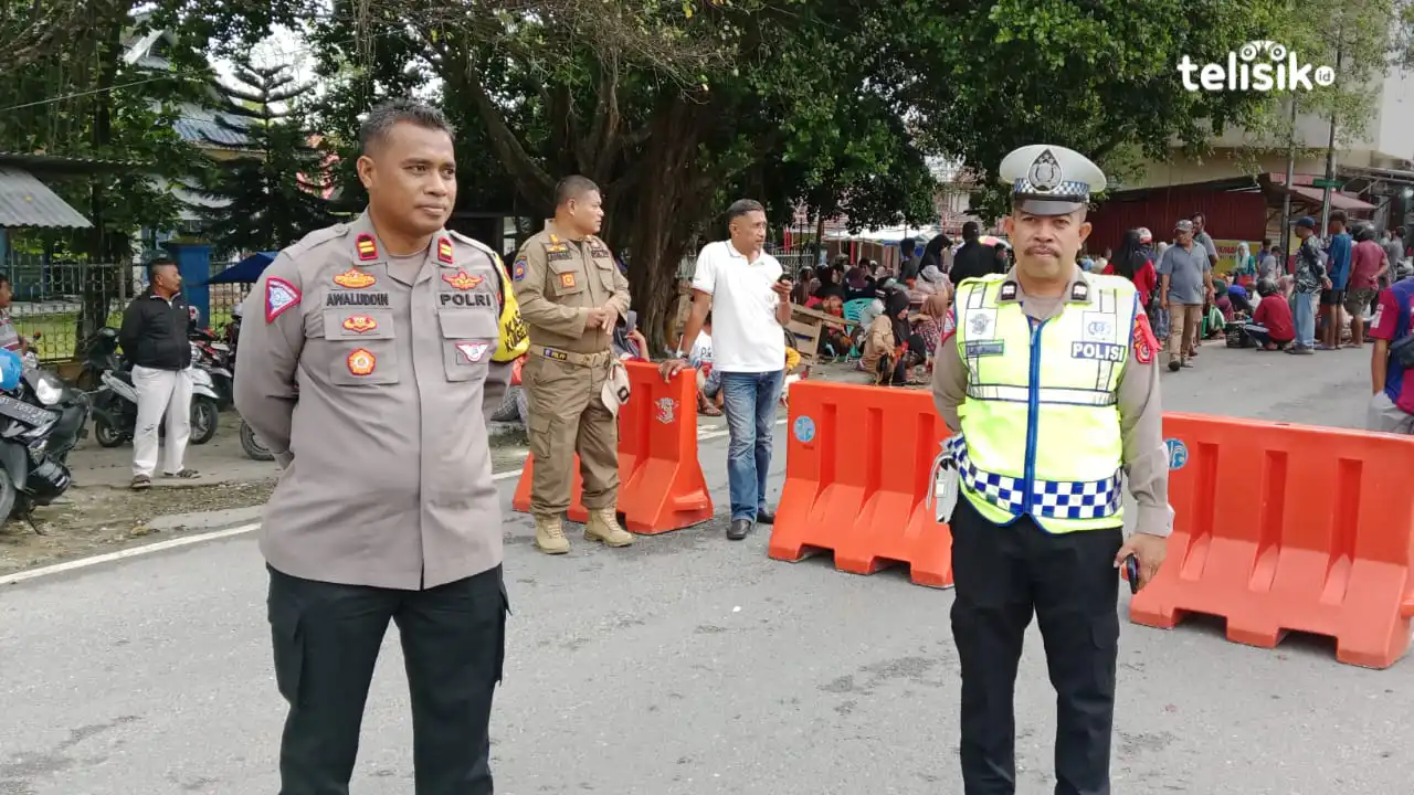 Atasi Kepadatan, Arus Lalu Lintas di Pasar Pagi Pulau Wangi-Wangi Kabupaten Wakatobi Dialihkan