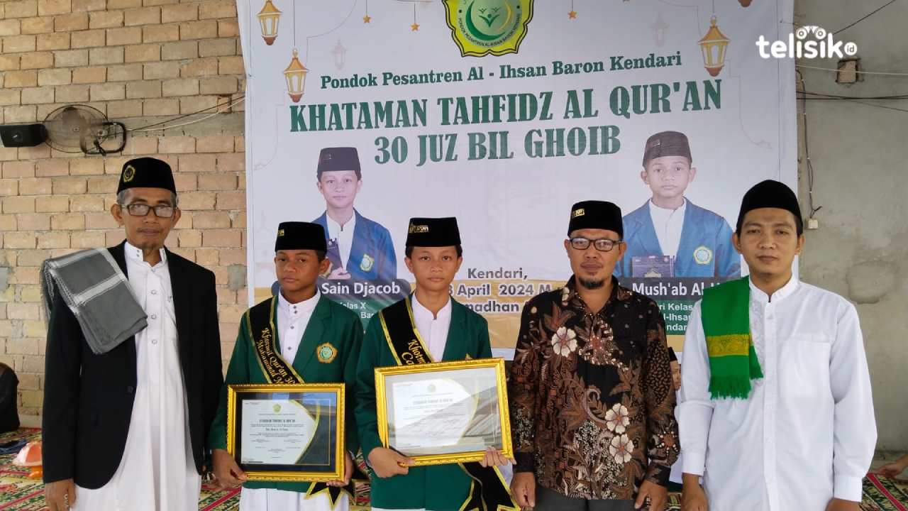 Berkah Ramadan, Dua Santri Ponpes Baron Kendari Menyelesaikan Hafalan 30 Juz Al-Qur'an