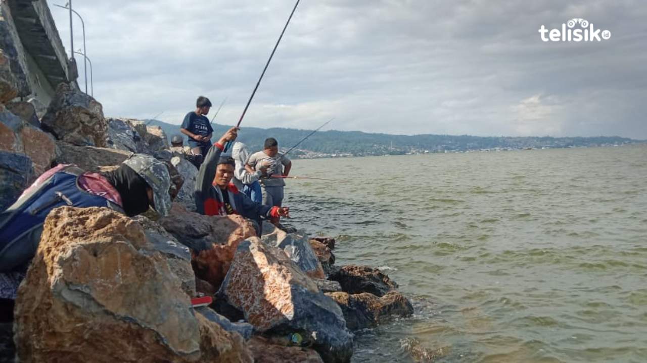 Bat-Bat jadi Tempat Favorit Warga Kendari untuk Memancing