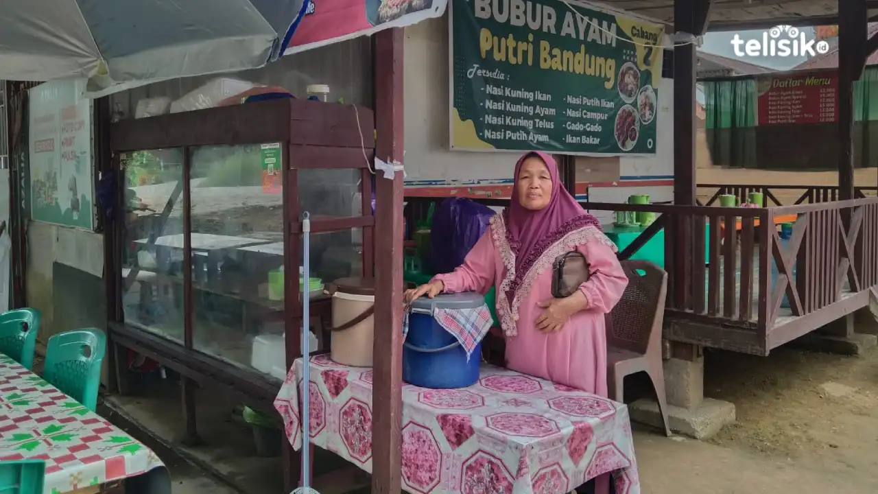 Nenek Pedagang Nasi Murah Ini Kesayangan Mahasiswa UHO Kendari  
