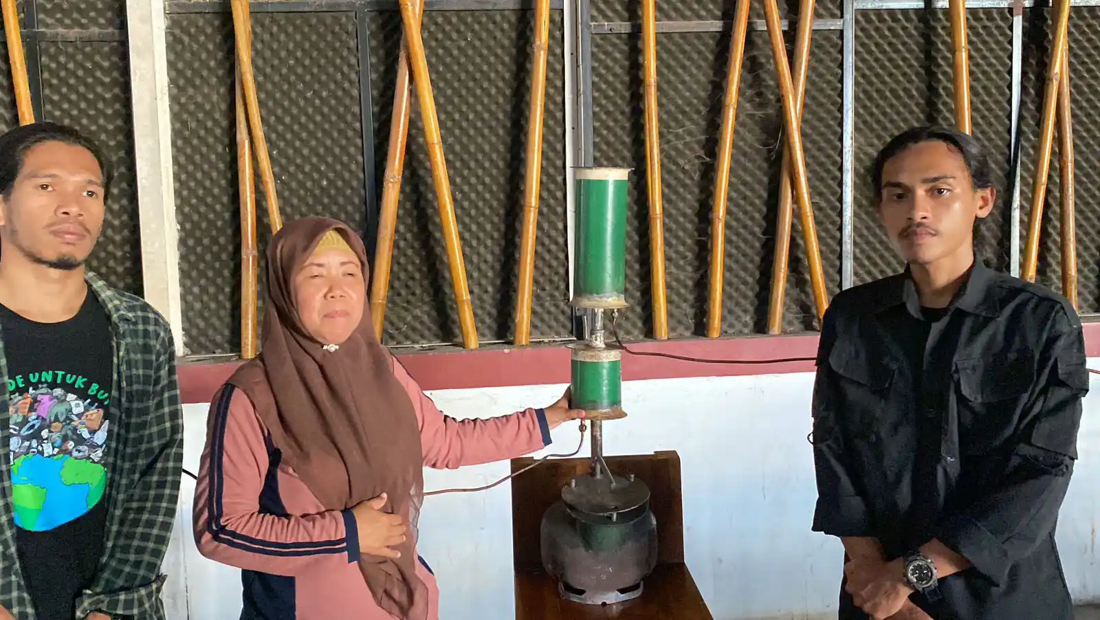 Mahasiswa dan NGO di Kendari Buat Inovasi Sampah Plastik jadi BBM