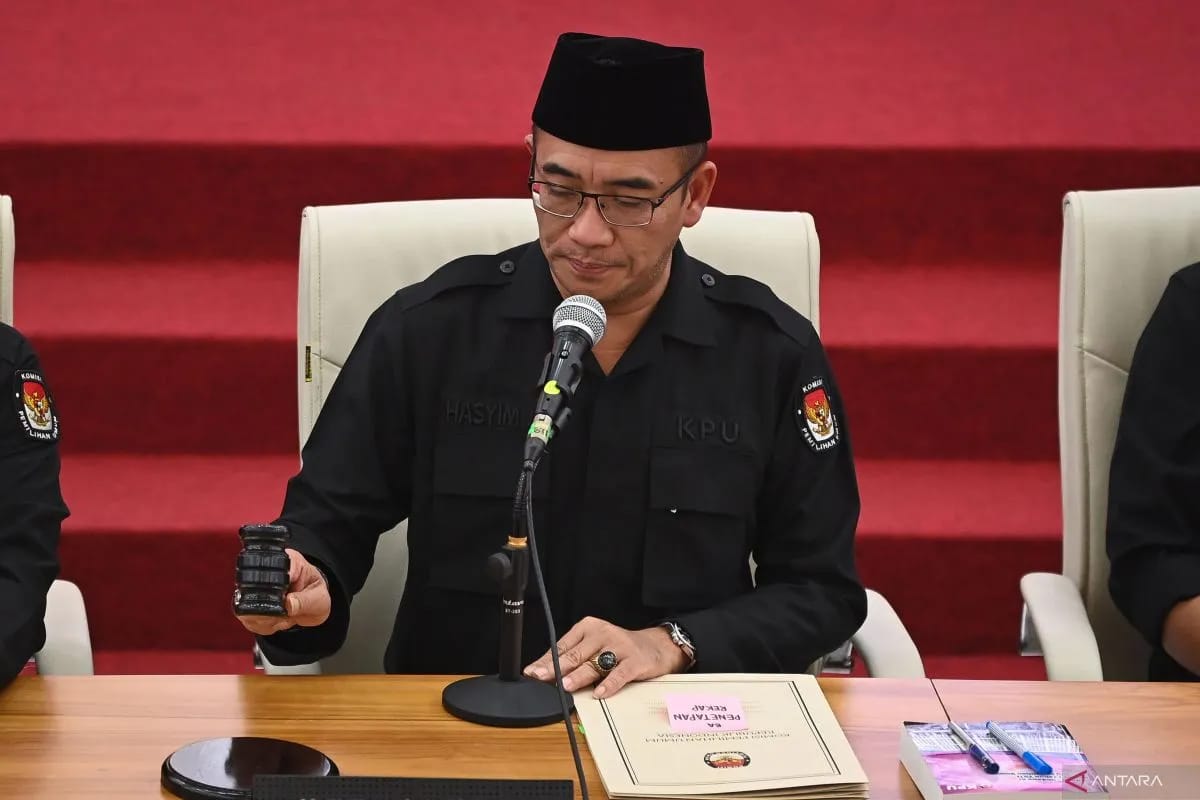 Sejumlah Sanksi Beratkan Hasyim Asy'ari, Distop jadi Ketua KPU dari Pelolosan Gibran hingga Ngamar dengan Wanita Inisial CAT