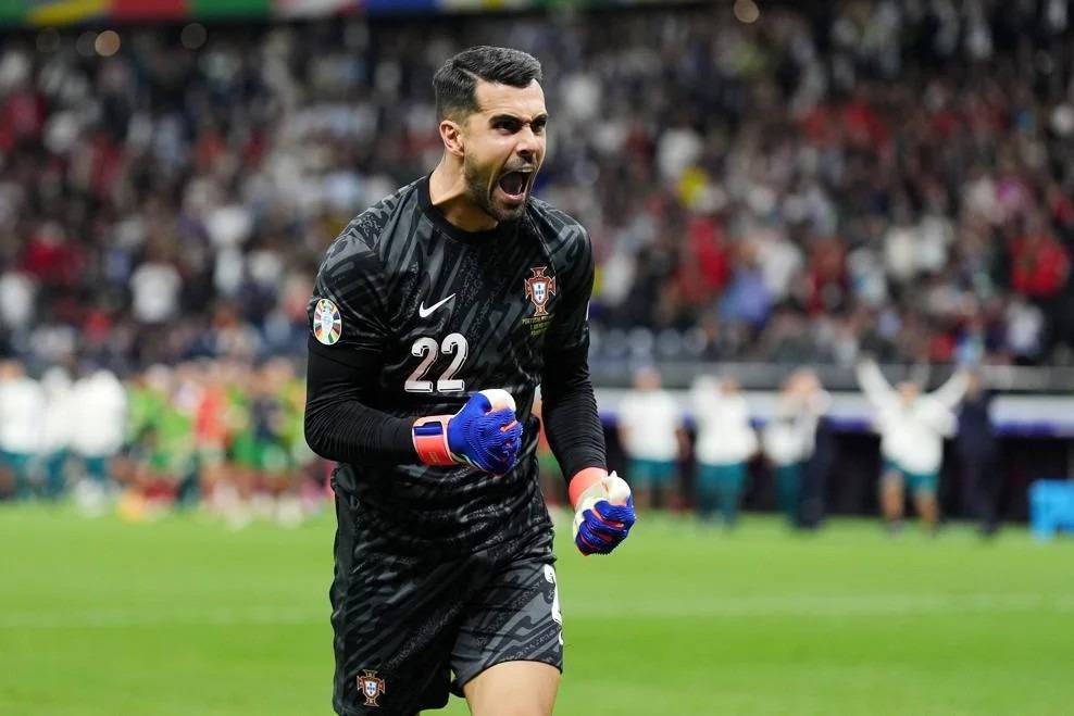 Siapa Diogo Costa, Pahlawan Adu Penalti Portugal vs Slovenia?