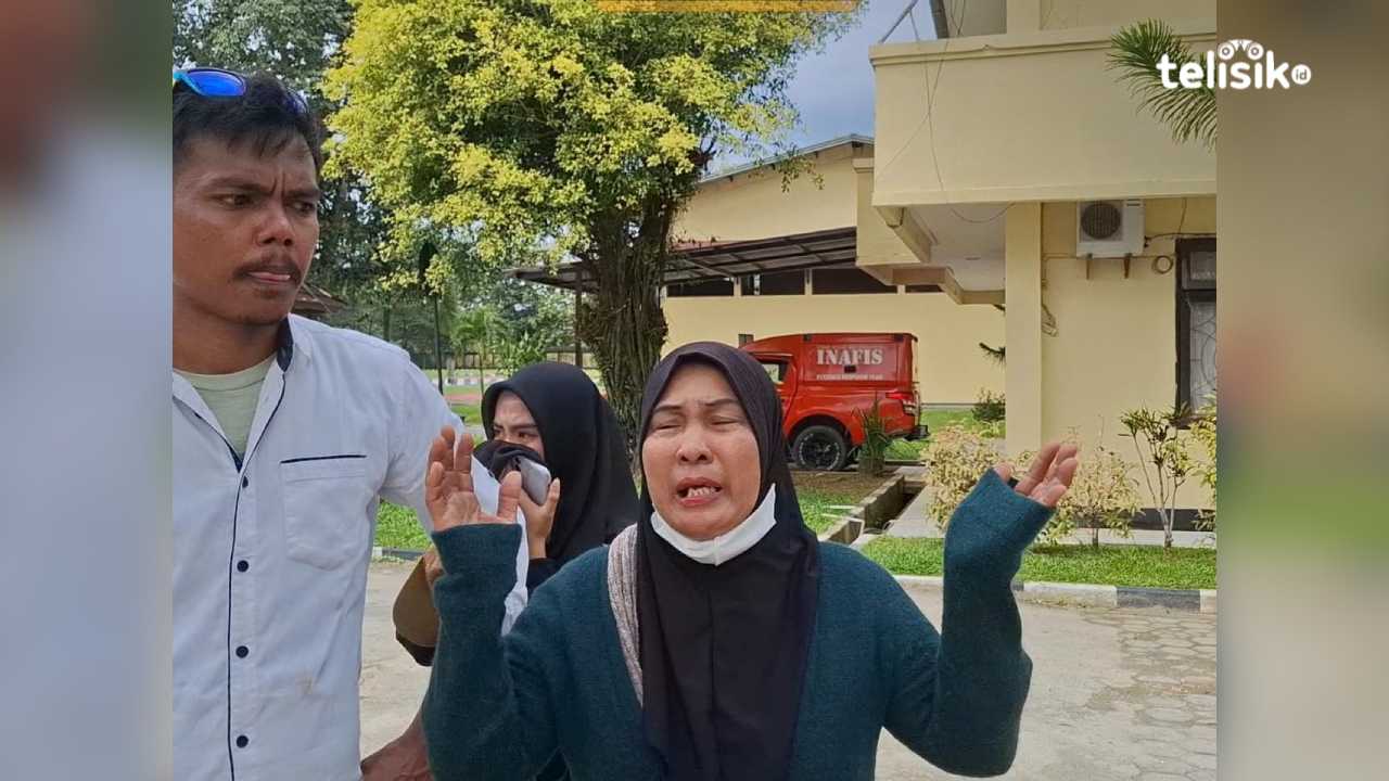 Tangisan Ibu Korban Anak Hilang di Konawe Selatan Saat Geruduk Polda Sultra