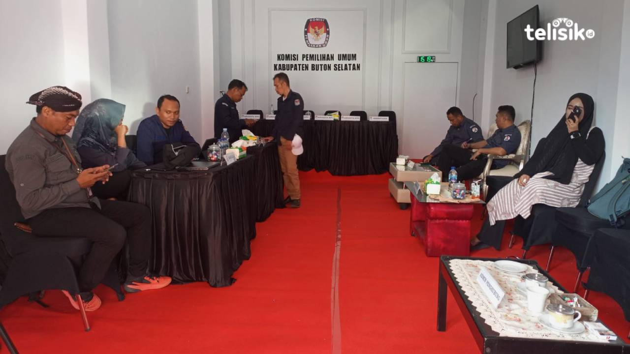 KPU Buton Selatan Kerahkan Seluruh Staf Layani Empat Bapaslon di Hari Terakhir Pendaftaran