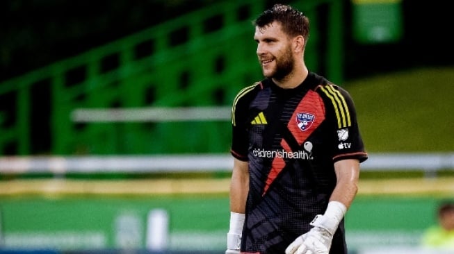 Shin Tae-yong Tetap Bawa Maarten Paes ke Arab Saudi Meski Tak Bermain