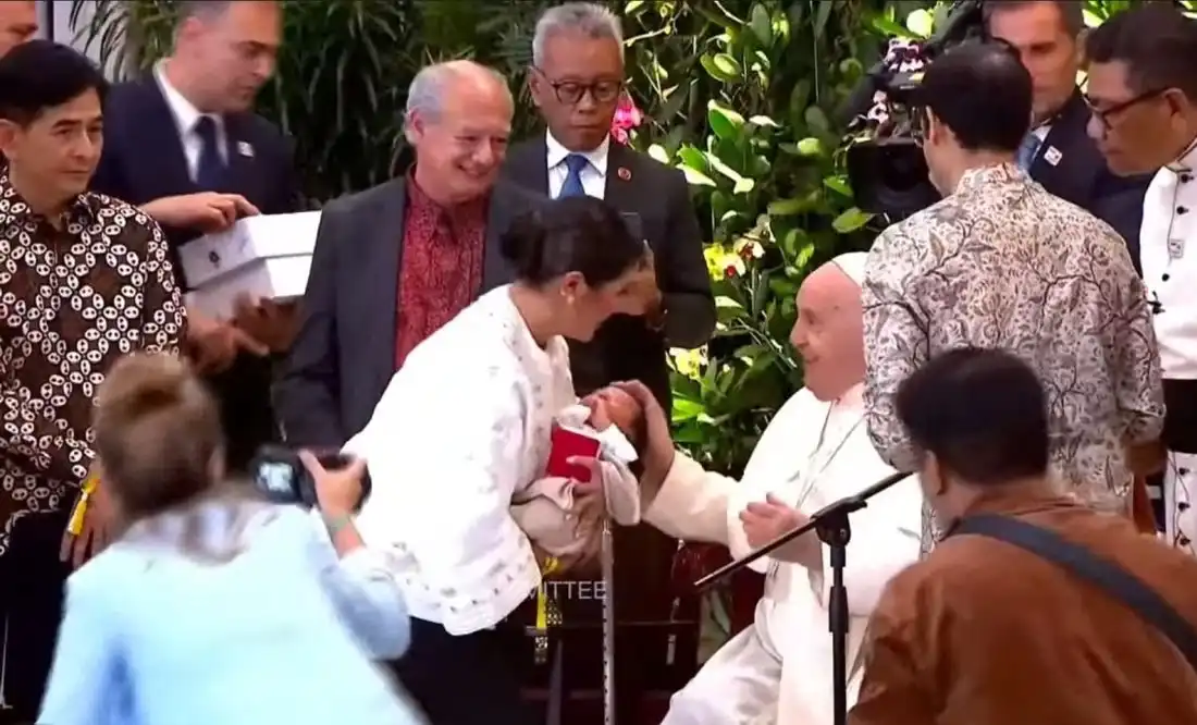 Anaknya Ikut Diberkati Paus Fransiskus, Ternyata Ini Agama dan Biodata Lengkap Nadiem Makarim