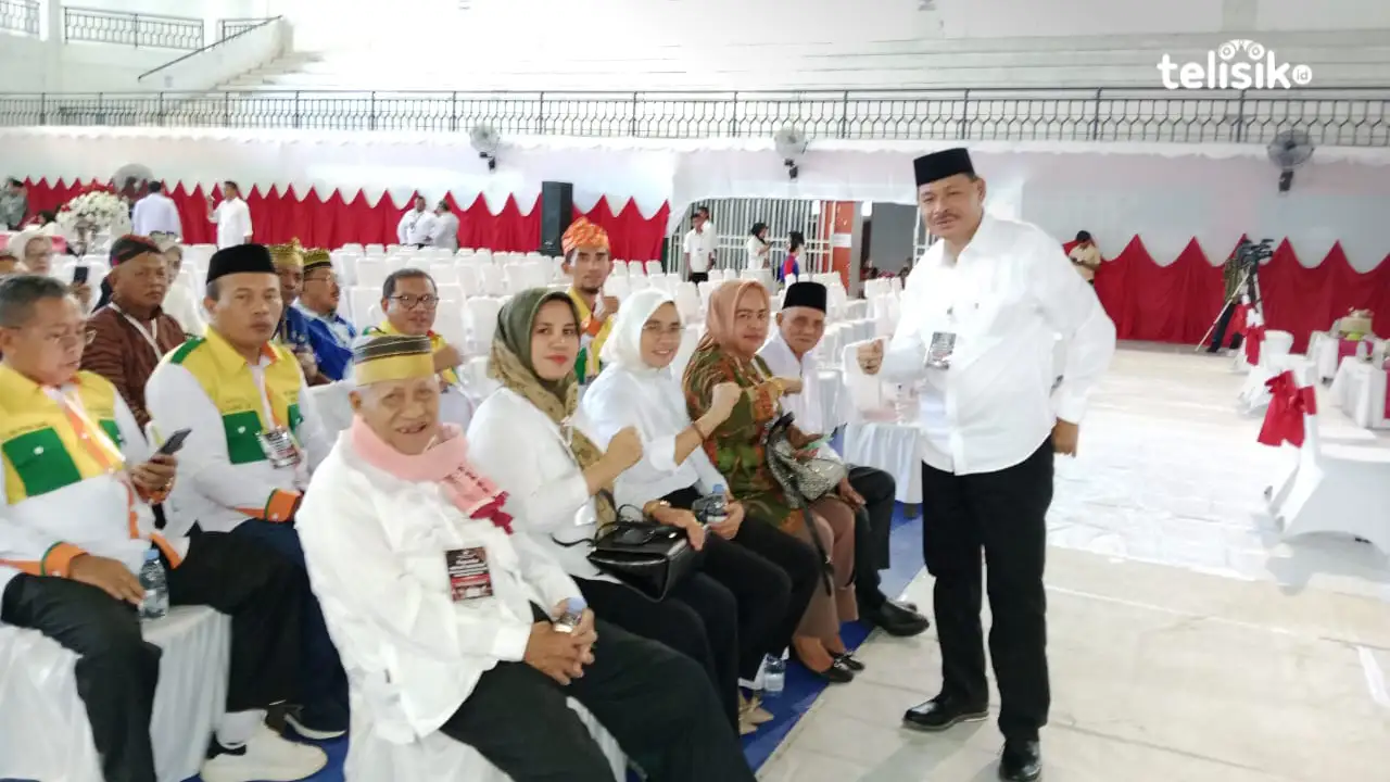 Ayah Rusman Emba Dampingi Kardini Pengundian Nomor Urut