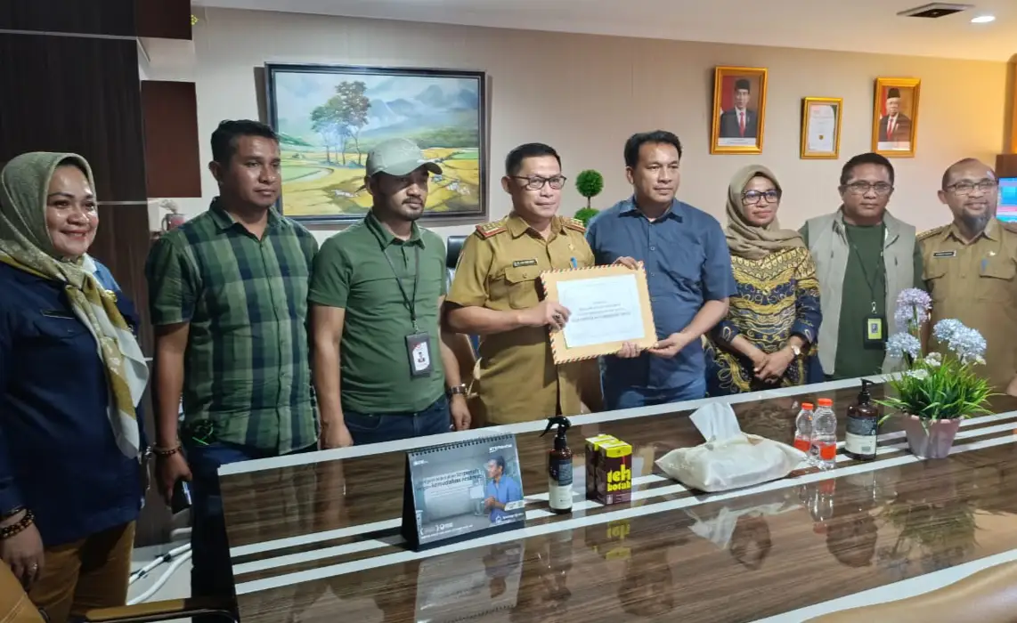 KPU Muna Serahkan Berita Acara Hasil Pemeriksaan Kesehatan Lima Bapaslon Bupati-Wabup ke LO