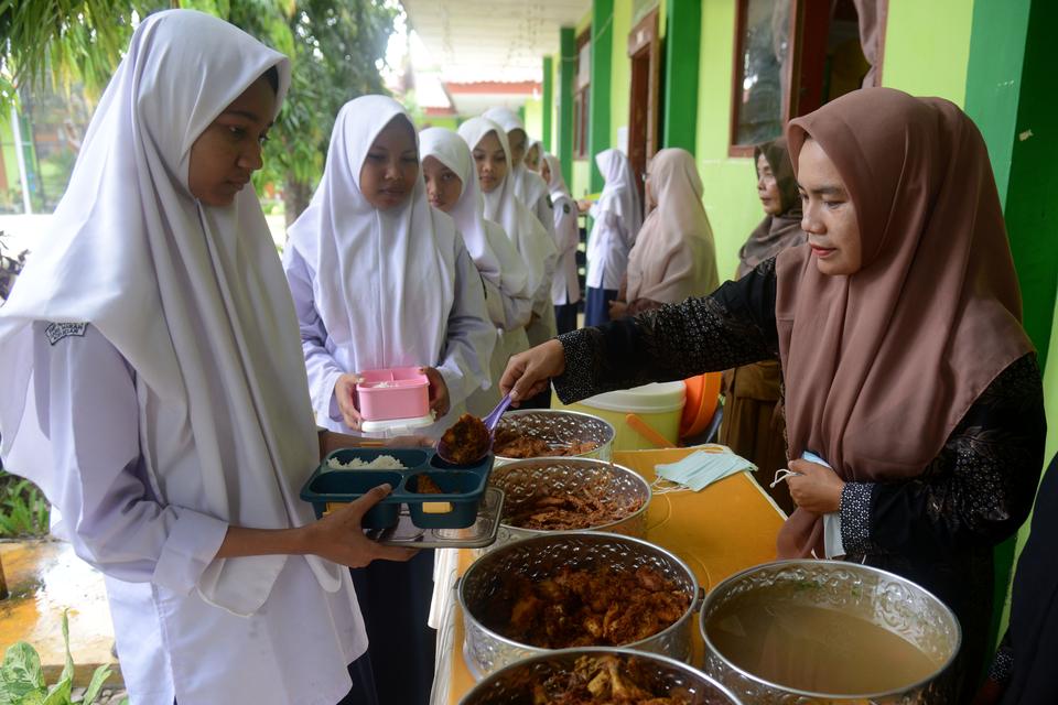 Makanan Bergizi Gratis Mulai Tersalurkan 2 Januari 2025, Ini yang Berhak Terima