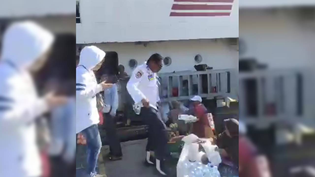 Viral: Oknum Provos KSOP Kelas II Kendari Tendang Dagangan Penjual di Pelabuhan