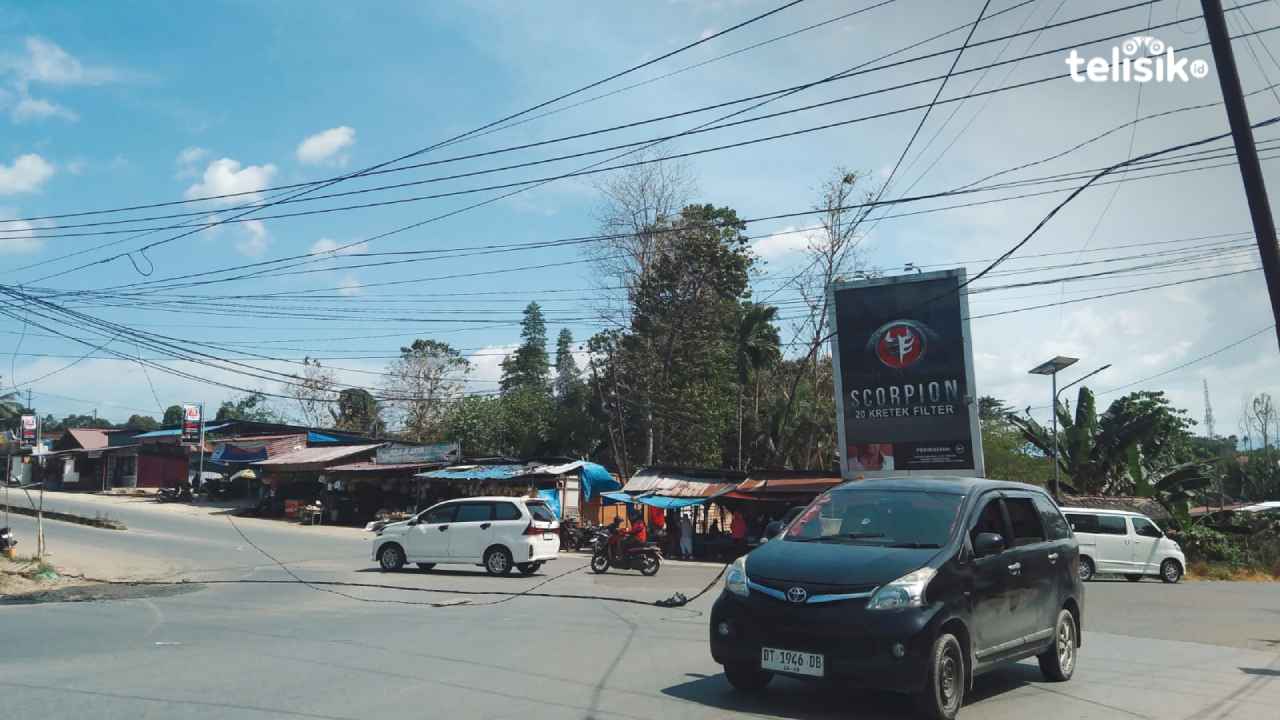 Warga Kendari Keluhkan Kabel Melintang di Tengah Jalan Orinunggu