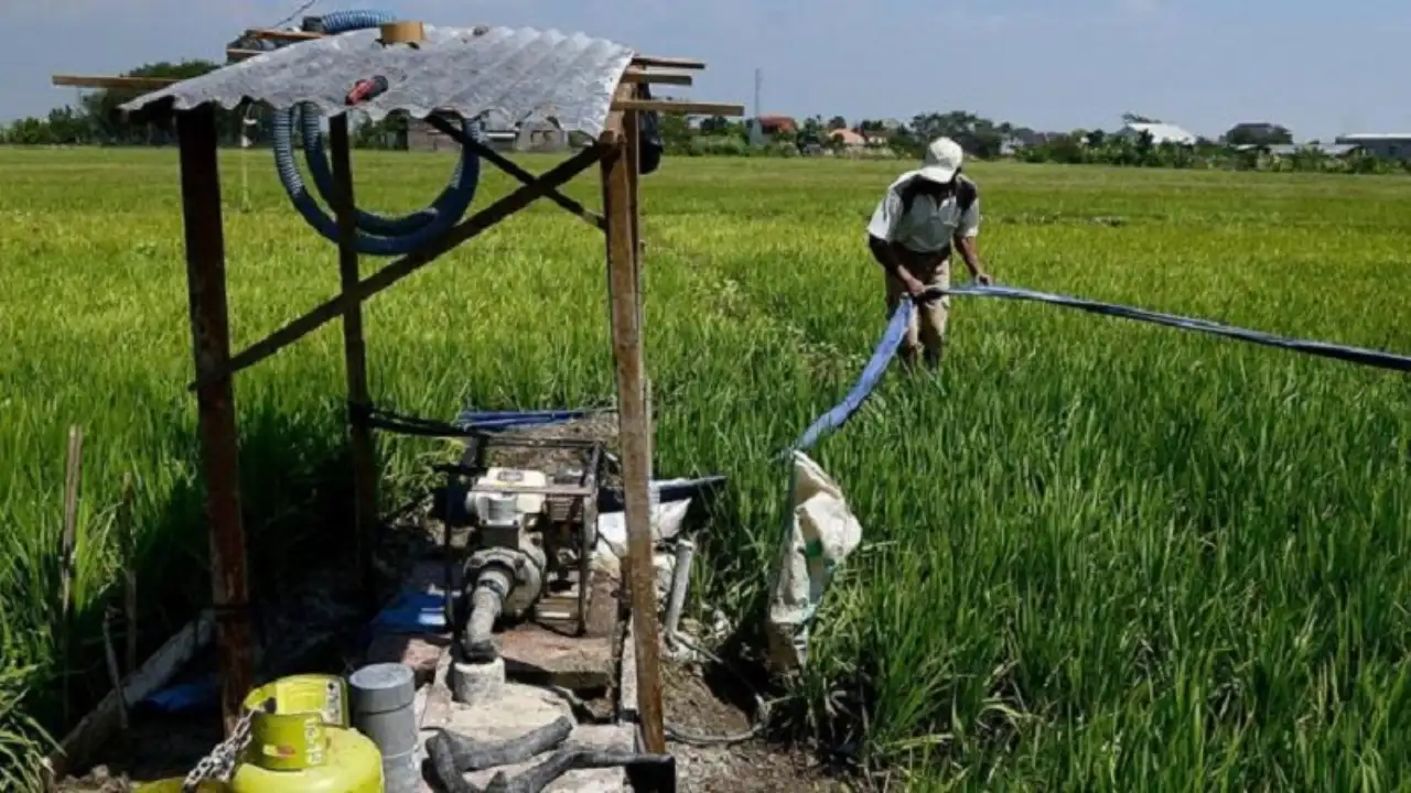 Distanak Sultra Salurkan Bantuan Sumur Bor untuk Petani Terdampak Kekeringan