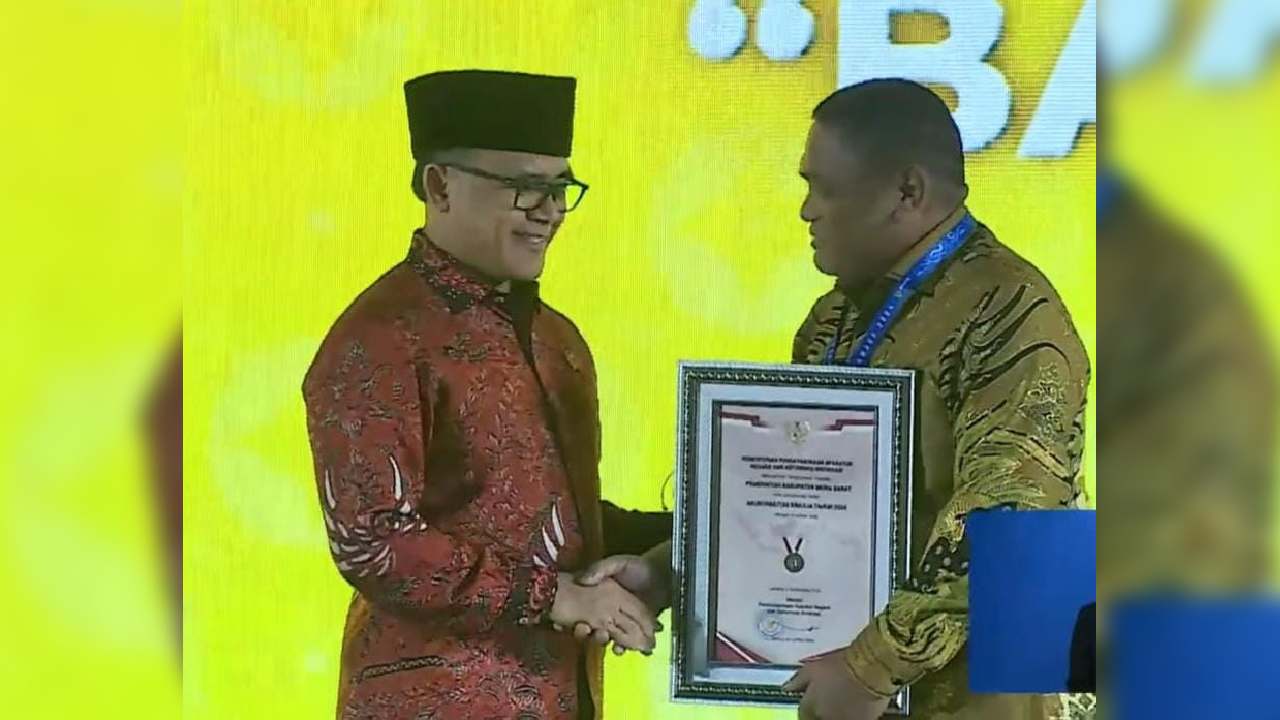 Pemkab Muna Barat Raih SAKIP Award 2024 untuk Tingkatkan Transparansi Kinerja