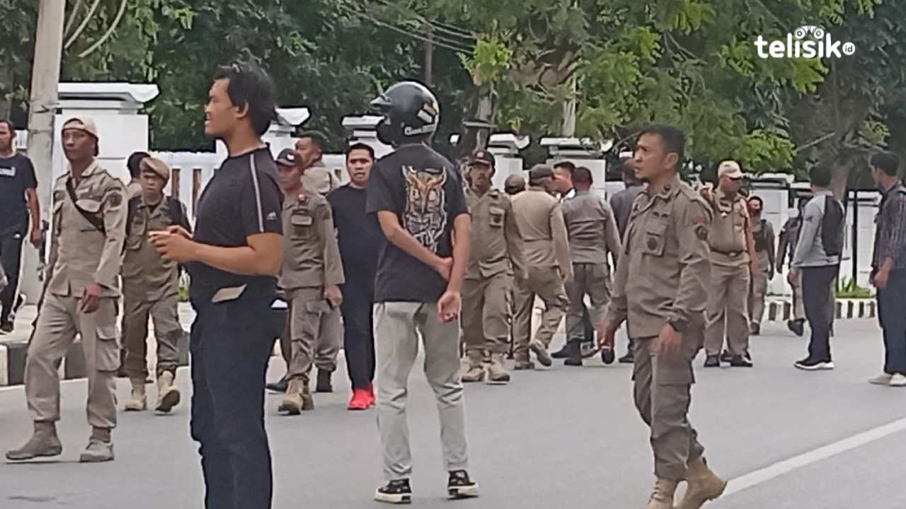 Tuntut Masalah Banjir di Kendari, Pendemo Terlibat Bentrok dengan Satpol PP