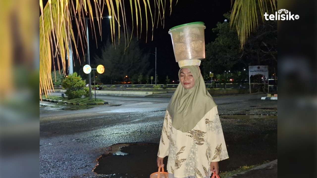 Abe, Penjual Kacang Goreng di Kota Raha: Warisi Racikan Bumbu dari Ibu