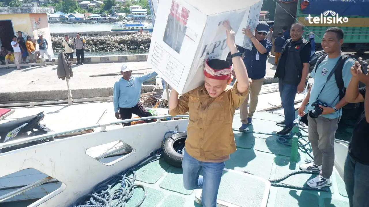 KPU Buton Selatan Distribusikan Logistik ke 19 TPS di Pulau Batu Atas yang Butuh 4 Jam