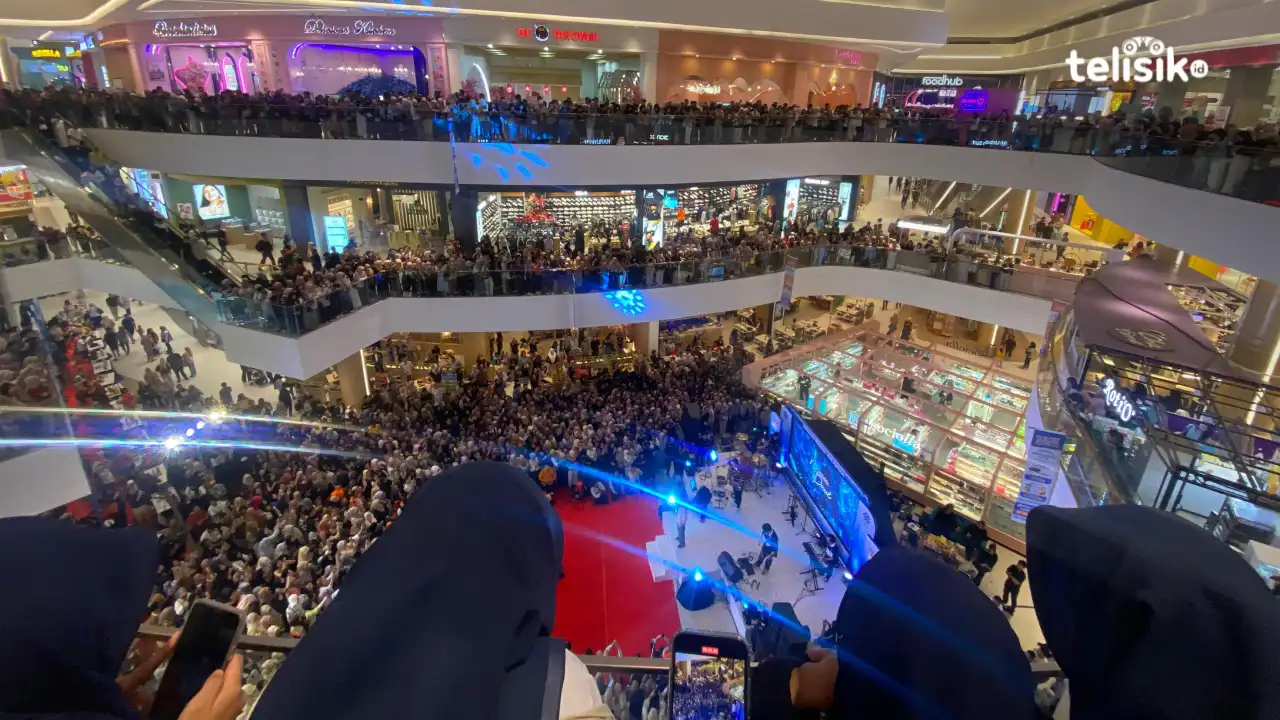 Pesona Penyanyi Nyoman Paul, Magnet Ribuan Milenial di Mall The Park Kendari