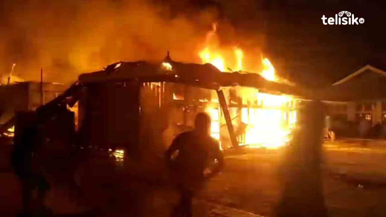 Tiga Bangunan di Kota Kendari Dilalap Si Jago Merah