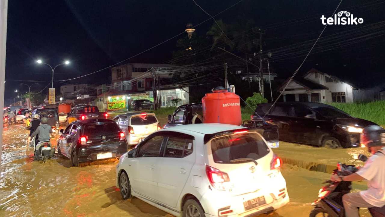 Banjir dan Genangan Lumpur Landa Kota Kendari hingga Picu Kemacetan Panjang