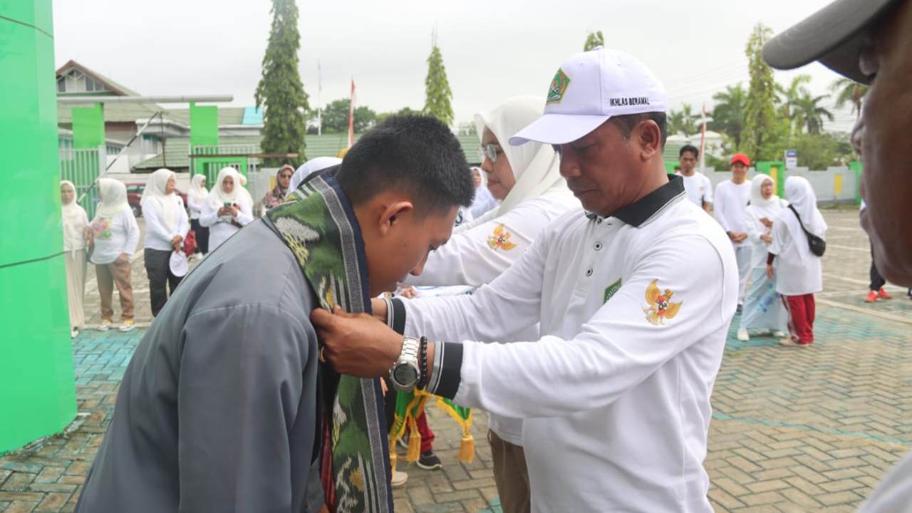 Dua Siswa MAN IC Kendari Studi di Tiongkok, Kakanwil Kemenag: Jaga Nama Baik Indonesia dan Sultra