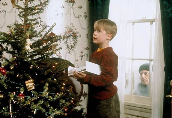 Home Alone (1990): Film Komedi Keluarga untuk Menyemarakkan Malam Tahun Baru