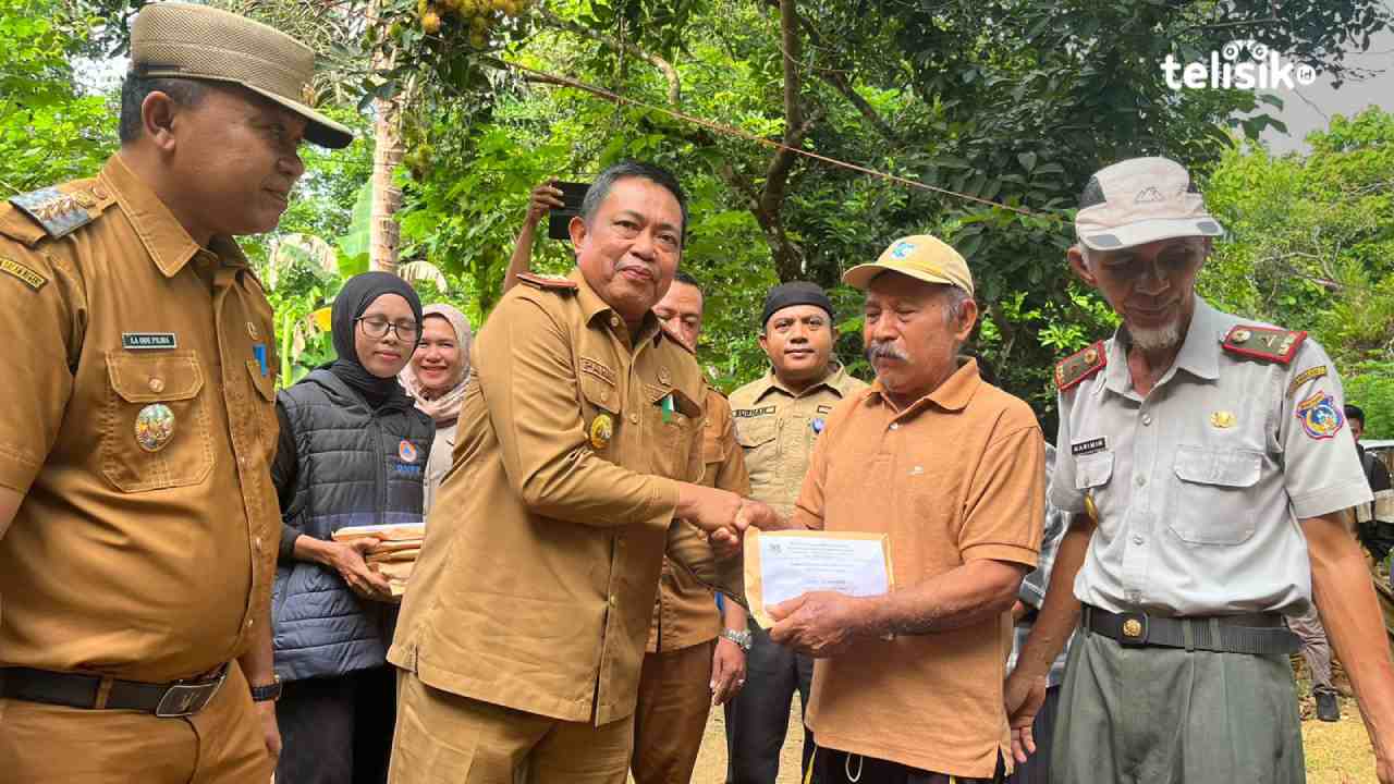 Pemkab Muna Barat Salurkan Bantuan untuk 14 Korban Bencana Alam