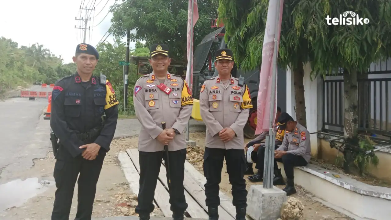 Polisi Jaga Keamanan KPU dan Bawaslu Muna-Muna Barat Pasca Pleno