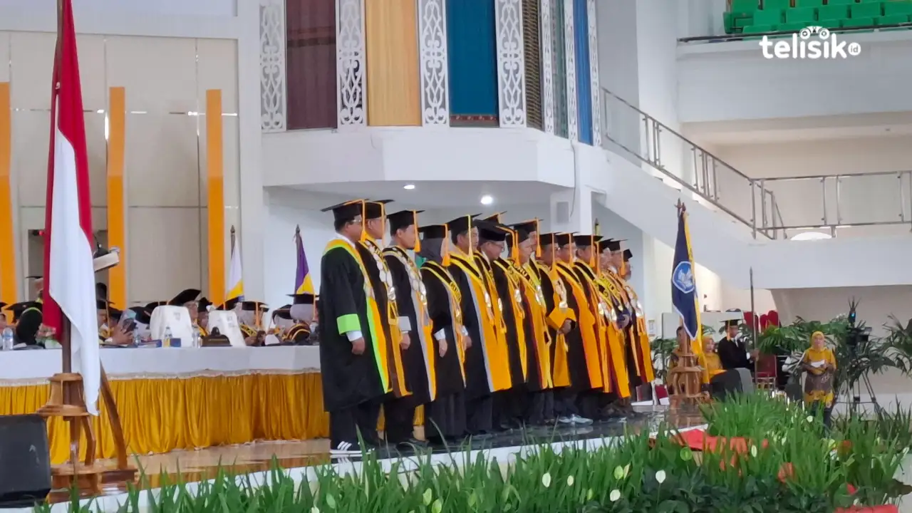 UHO Kukuhkan Tujuh Guru Besar, Rektor: Tingkatkan Kualitas Akademik