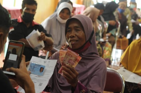 BLT BBM 2025 Cair Rp 600 Ribu, Begini Cek Status Penerima