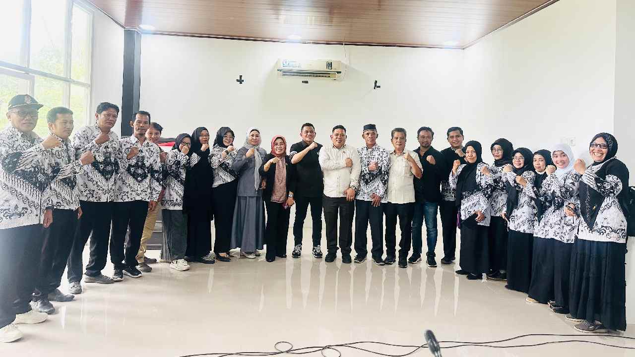 Guru di Kota Kendari Diancam Pecat Usai Ikut Tuntut Hak Guru di DPRD Sultra