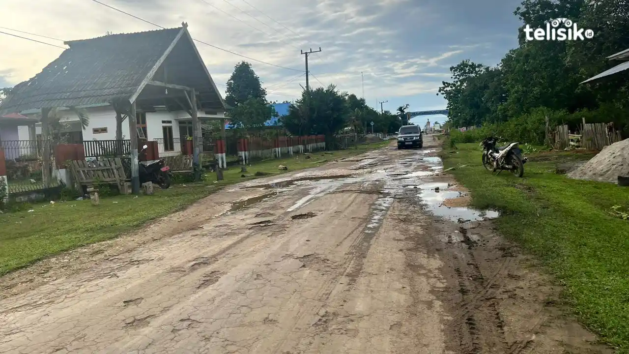 Warga di Muna Barat Keluhkan Jalan Rusak Tak Kunjung Diperbaiki