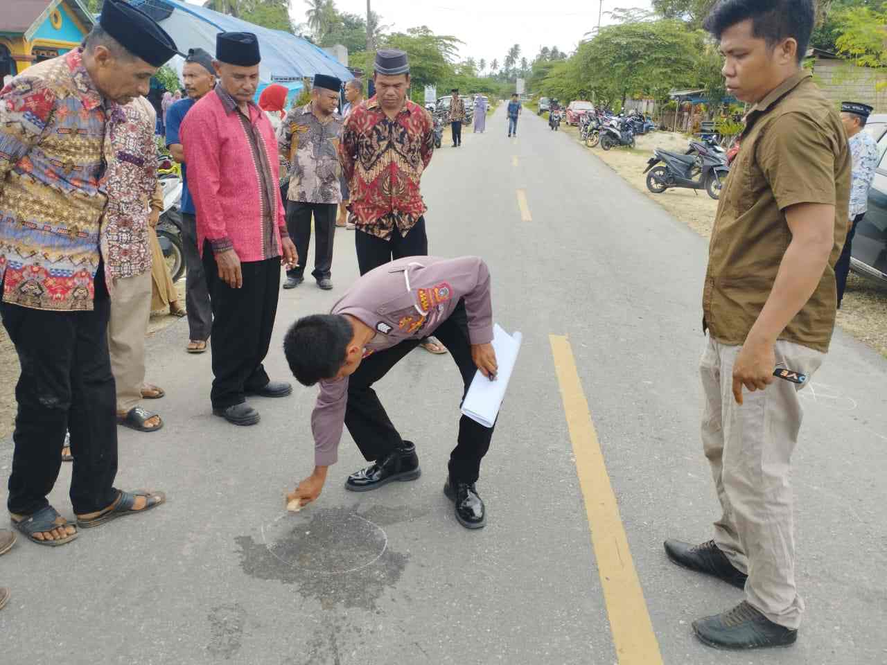 Lansia di Muna Barat Mabuk Tabrak Motor Terparkir Lalu Tewas