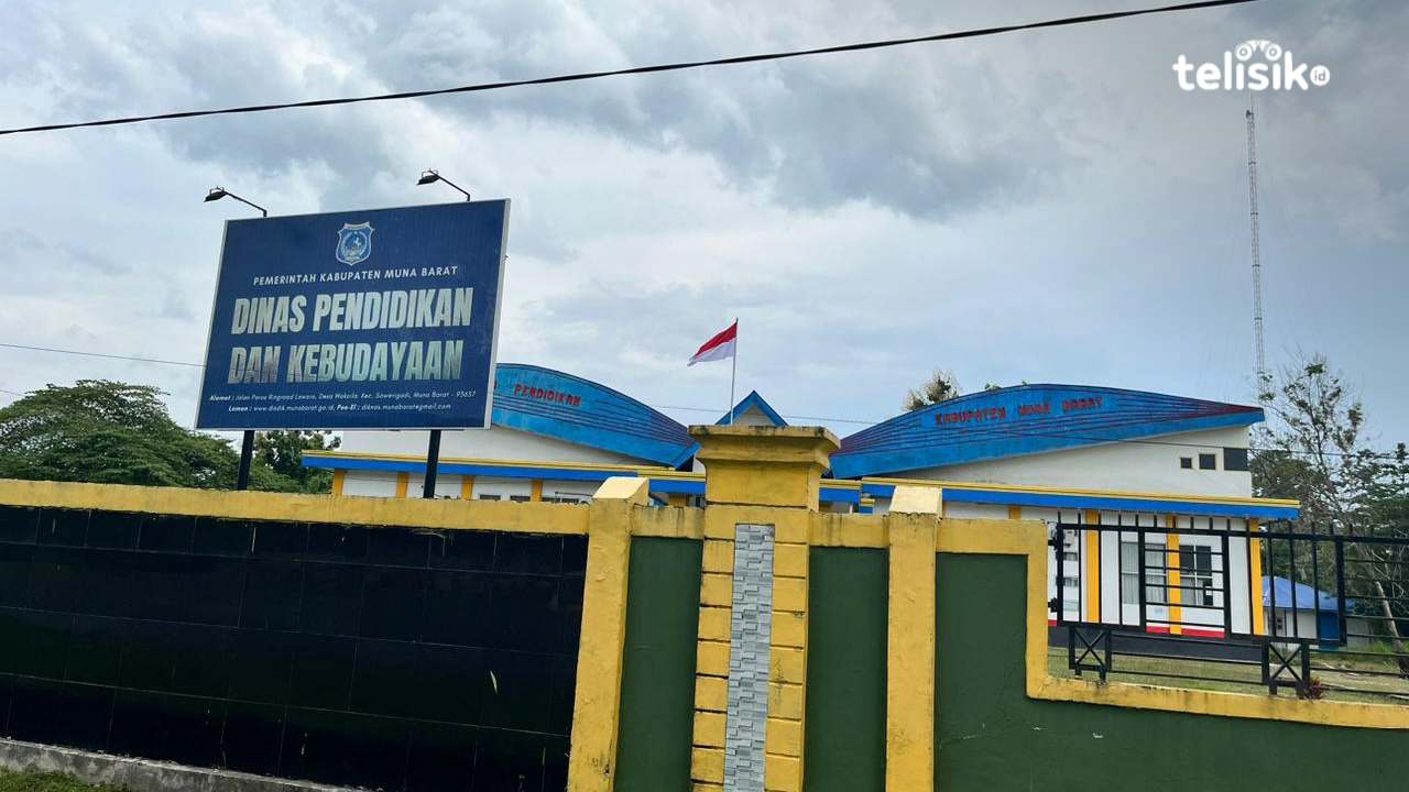 Masyarakat Muna Barat Sambut Positif Bantuan Seragam dan Alat Tulis Gratis Bagi Pelajar